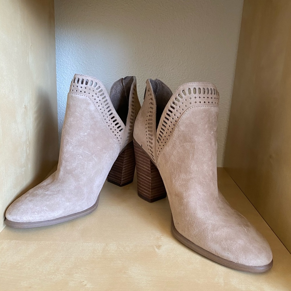 Tan Vince camuto bootie with zipper.